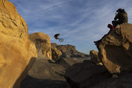ANYTIME_UtahW_SLorencePhoto_05 Robin Goomes, Vaea Verbeeck, Hannah Bergmann, Cami Nogueira, in Big Water, Utah during the filming of 'Anytime!' by Anthill Films