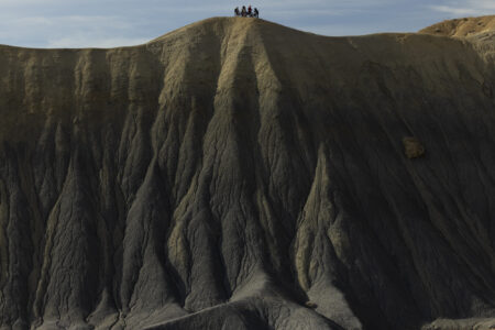 ANYTIME_UtahW_SLorencePhoto_11 Robin Goomes, Vaea Verbeeck, Hannah Bergmann, Cami Nogueira, in Big Water, Utah during the filming of 'Anytime!' by Anthill Films